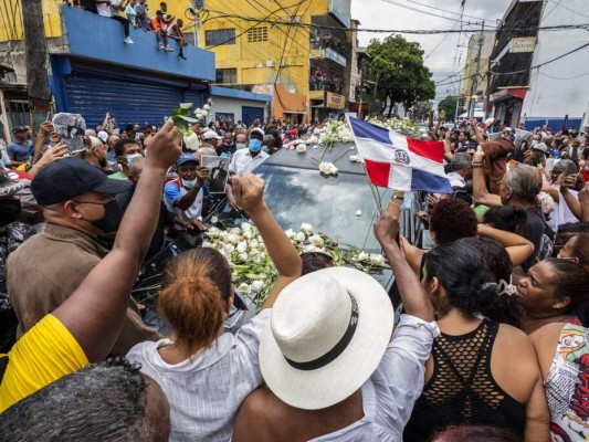 Entre llanto y música despiden a Johnny Ventura (FOTOS)