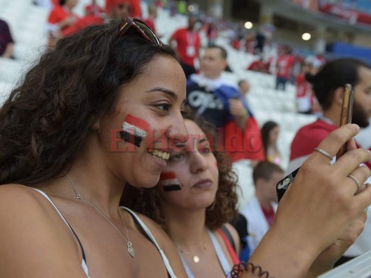 Bellezas engalanan el duelo de Arabia Saudita vs Egipto