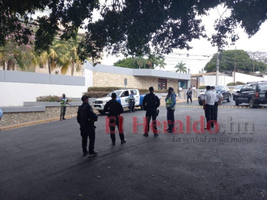 Calles cerradas y tensión dejó falsa alarma de bomba en la Embajada de EEUU