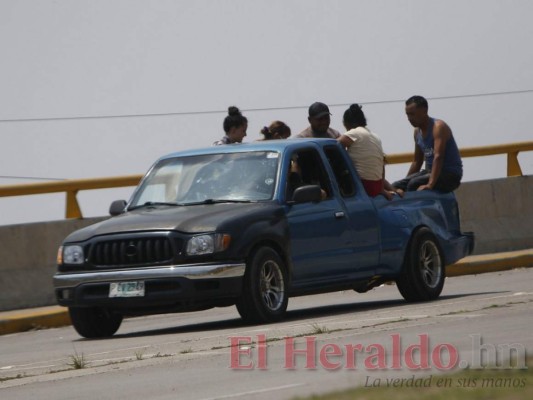 En 'pailas', así se movilizan capitalinos ante falta de transporte público