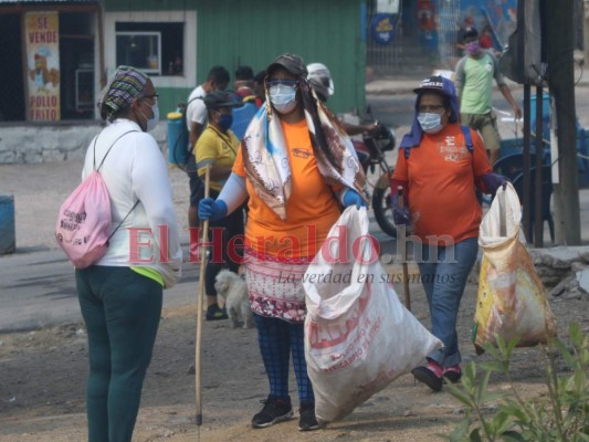 FOTOS: Desesperados por comida, hondureños bloquean carreteras y piden ayuda