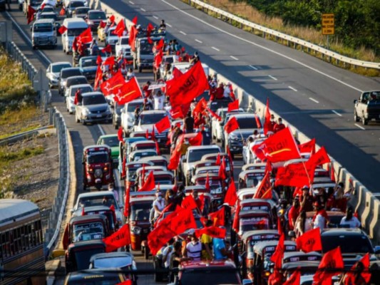 Xiomara Castro de Zelaya realiza caravana en Cortés (Fotos)