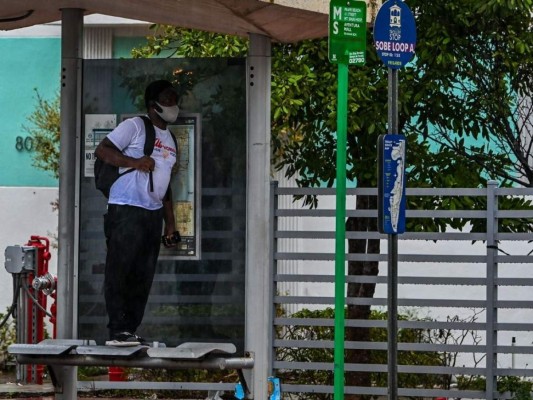 Las imágenes: Eta lleva aguaceros a las calles ya inundadas de Florida