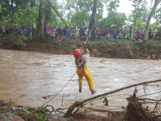 En imágenes: La tempestad no pasa para habitantes del Valle de Sula, que siguen bajo el agua tras potentes lluvias