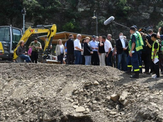 Fotos del recorrido de Merkel por zonas de Europa devastadas por inundaciones