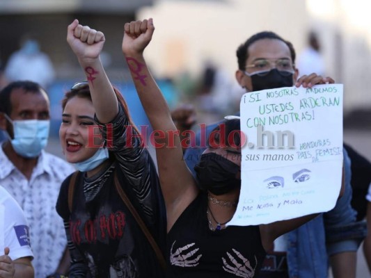 Lesionados, motos quemadas y consignas en protesta para exigir justicia para Keyla Martínez