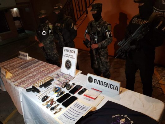 Relojes de lujo, cadenas de oro y miles de lempiras le hallaron a 'Killer', cabecilla de la Mara Salvatrucha