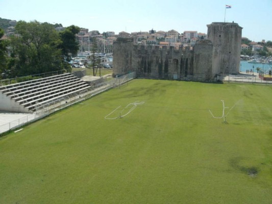 FOTOS: Los estadios más raros del mundo