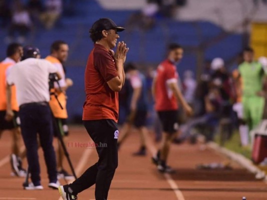 Jugadores de Olimpia y Marathón protagonizaron zafarrancho contra el arbitraje de Melissa Pastrana