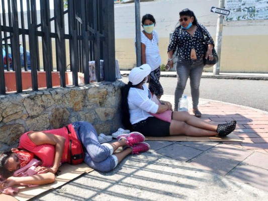 Muertos hasta en los baños: tormentos de un enfermero en Guayaquil