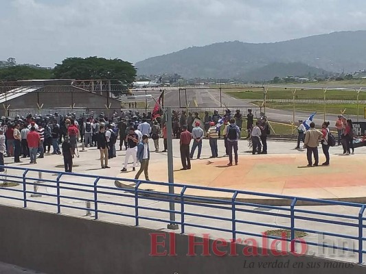 FOTOS: Fuerte despliegue policial y militar en varias ciudades de Honduras ante movilizaciones