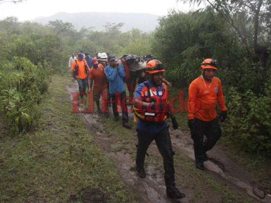 Las dramáticas imágenes del rescate de la primera víctima de las lluvias en Honduras