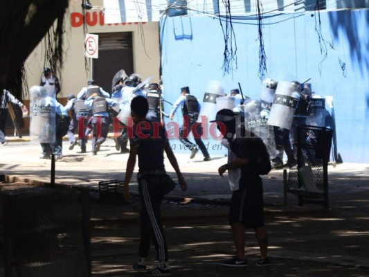 FOTOS: En disturbios termina marcha convocada por grupos sindicales