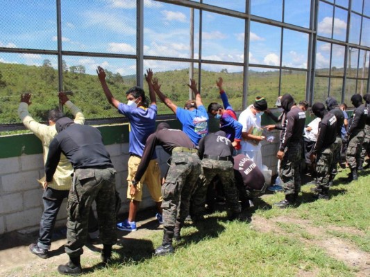 FOTOS: Routers, celulares y armas les hallaron a reos en Támara