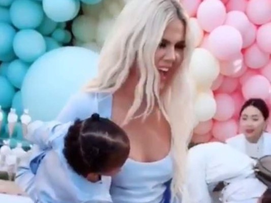 Khloé Kardashian y Tristan Thompson se reencuentran en cumpleaños de su hija True