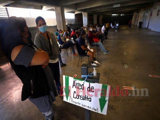 El colapso vuelve a agobiar centros de triaje en la capital (FOTOS)