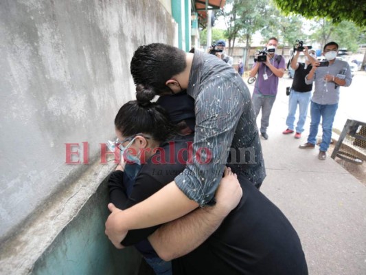 Amargo sábado por muerte del periodista David Romero, seres queridos lo lloran (FOTOS)