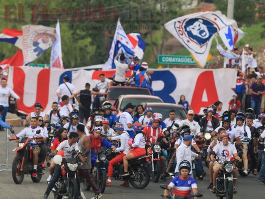 FOTOS: A bordo de motos, con banderas y cánticos, así fue la llegada de la Ultra Fiel al Estadio Nacional