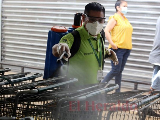 Control de temperatura, distancia y desinfección: así es ir al supermercado en tiempos de pandemia