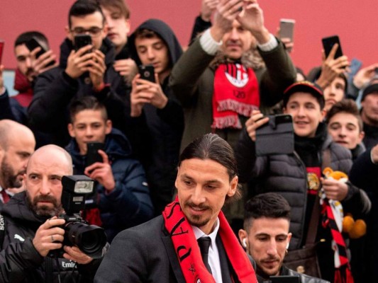 FOTOS: Locura y euforia en la segunda bienvenida de Zlatan Ibrahimovic al Milan