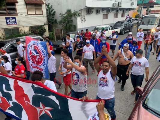 ¡Llenazo en el Municipal Ceibeño! Aficionados de Olimpia y Vida ponen ambiente festivo en La Ceiba