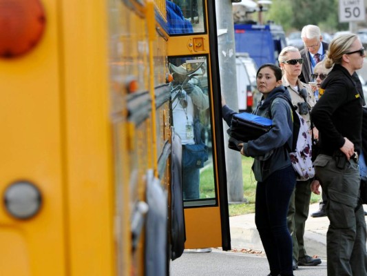 FOTOS: El drama y dolor que dejó tiroteo en secundaria de Los Ángeles