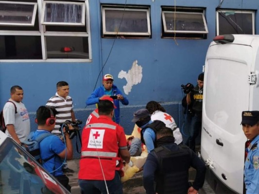 FOTOS: Así fue la llegada de reos heridos al HE tras reyerta en cárcel de El Porvenir