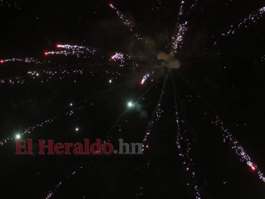 Colorida pirotecnia engalanó el cielo de Tegucigalpa y Comayagüela (FOTOS)