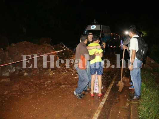 Fotos del dramático rescate de personas soterradas en la colonia Los Llanos de la capital