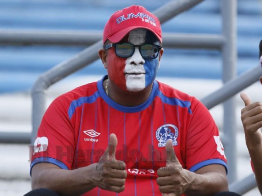 Bellezas y ambiente de la afición merengue en el Olímpico para el clásico capitalino en SPS