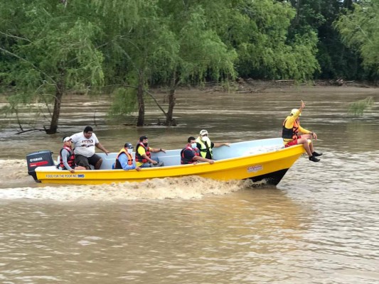 En imágenes: La tempestad no pasa para habitantes del Valle de Sula, que siguen bajo el agua tras potentes lluvias