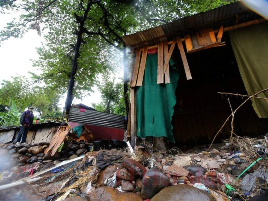 Una muerte y devastación deja la tormenta Iota a su llegada a Honduras (FOTOS)