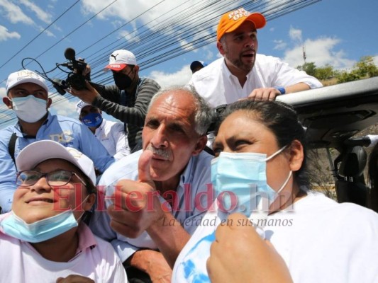 Con una caravana, fotografías y discursos Nasry Asfura cierra su campaña en la capital (FOTOS)