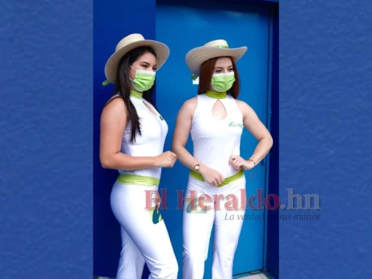 Bellezas hondureñas y salvadoreñas engalanan el estadio Cuscatlán (Fotos)