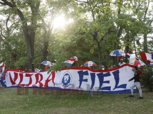 FOTOS: La Ultra Fiel pinta de tricolor las calles sampedranas en apoyo al León