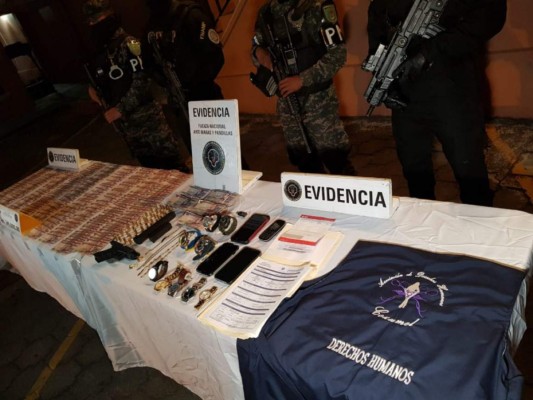 Relojes de lujo, cadenas de oro y miles de lempiras le hallaron a 'Killer', cabecilla de la Mara Salvatrucha