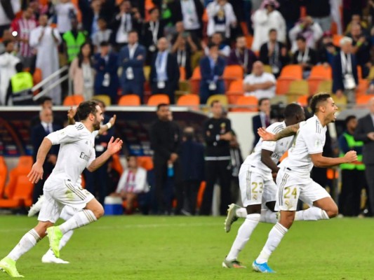 FOTOS: La eufórica celebración del Madrid tras ganar Supercopa de España