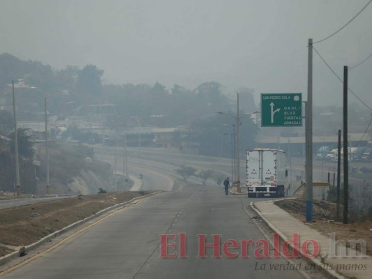 Densa capa de humo cubre la capital de Honduras y deja escasa visibilidad