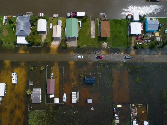 FOTOS: Texas y Luisiana, con agua hasta el cuello por tormenta Imelda