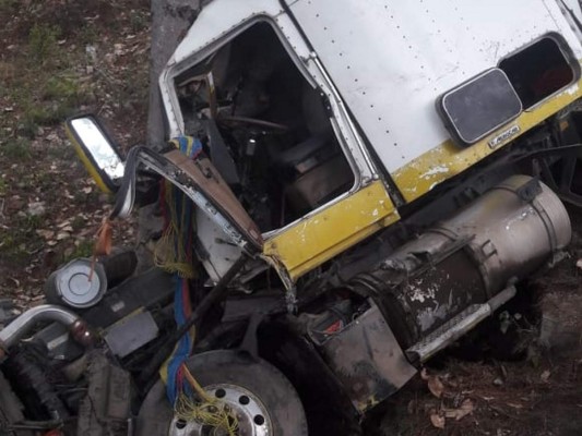 Fotos: Las imágenes que dejó el fuerte choque entre rastra y dos pick up en Zambrano