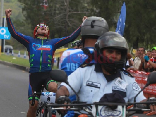 Fotos: Momento en el que Jorge Torres se alzó como campeón de la Séptima Vuelta Ciclística de EL HERALDO 2018