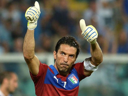 Veinte años de carrera de Gianluigi Buffon se cumplen este 19 de noviembre