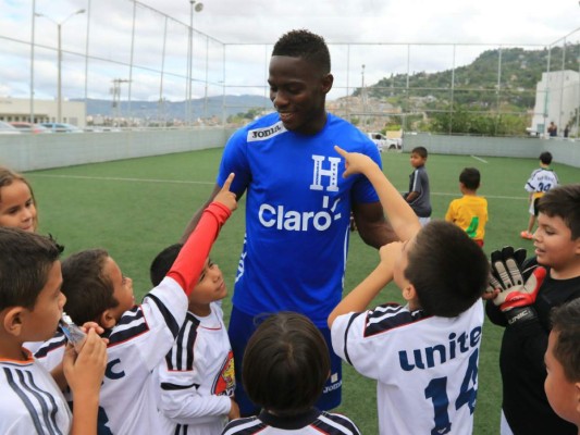 Jerry Bengtson y Maynor Figueroa muestras su lado 'humano' en Unitec