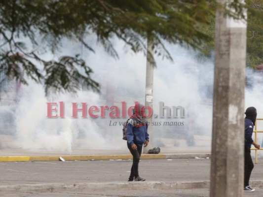 FOTOS: Desorden y caos afuera de la UNAH en el inicio de clases