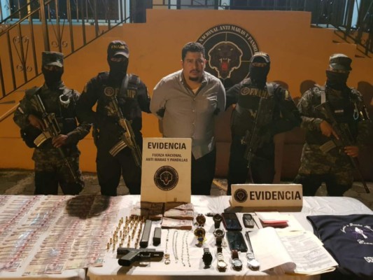 Relojes de lujo, cadenas de oro y miles de lempiras le hallaron a 'Killer', cabecilla de la Mara Salvatrucha