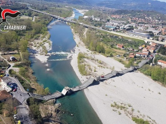 Las fotos que dejó el derrumbe de un puente en Italia