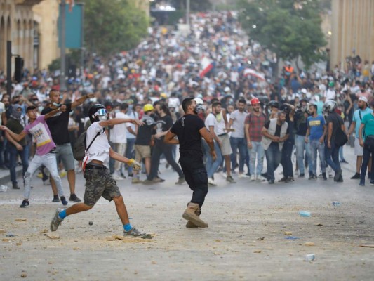 Se intensifican protestas por explosión de 2,750 toneladas de nitrato de amonio en Beirut