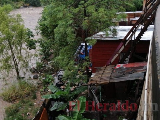 FOTOS: Derrumbes e inundaciones, los primeros efectos de Eta en la capital