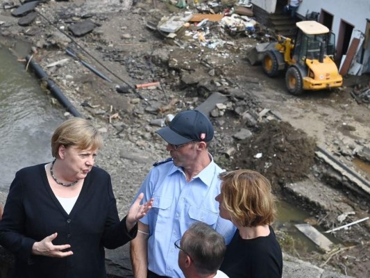 Fotos del recorrido de Merkel por zonas de Europa devastadas por inundaciones