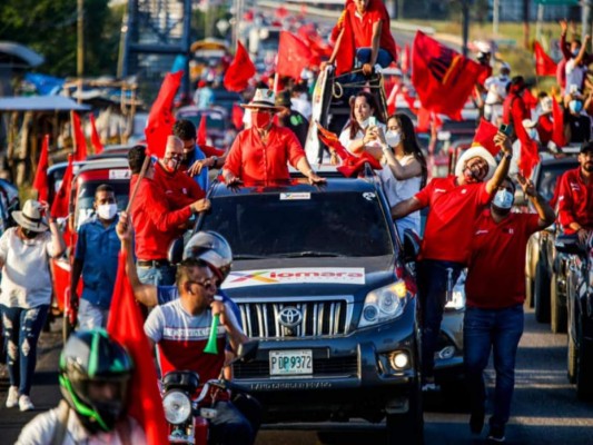 Xiomara Castro de Zelaya realiza caravana en Cortés (Fotos)